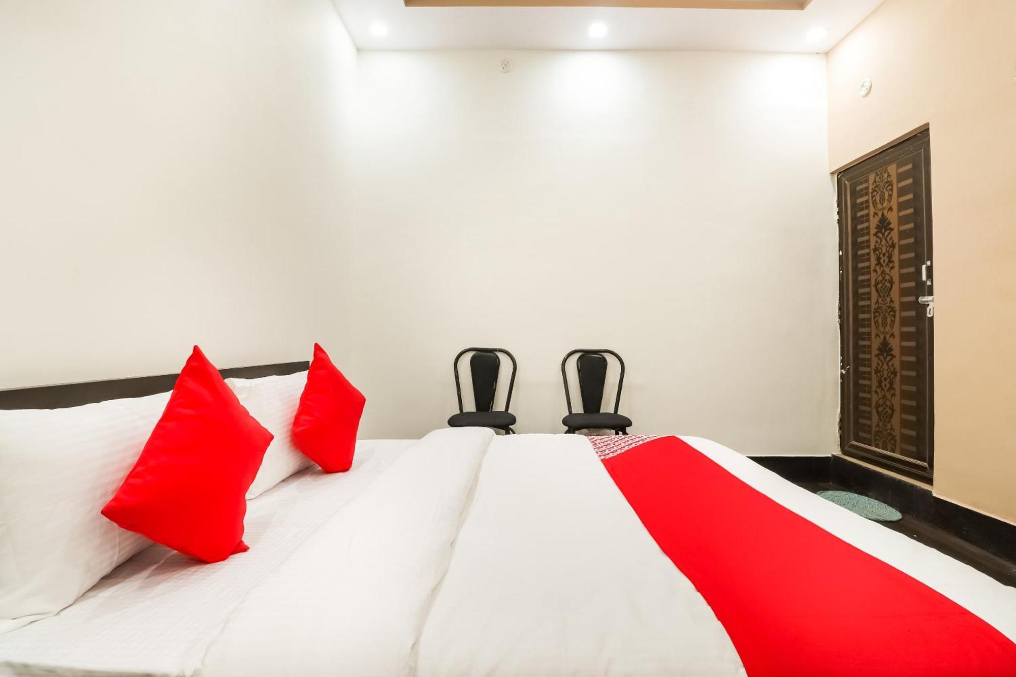 Oyo Hotel Pacifica Near Phoenix United Lucknow Exteriör bild